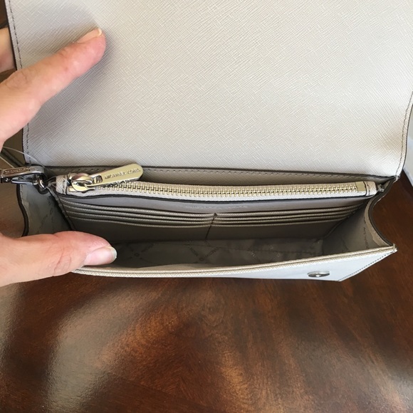 Last one✨Michael Kors 3 in 1 Crossbody Bag clutch - Picture 7 of 8